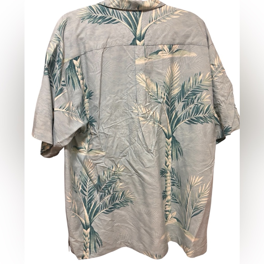 Tommy Bahama Leafy blue and white with‎ teal silk short sleeve shirt - Picture 2 of 4
